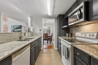 Photo #5: 21276193 Listing
