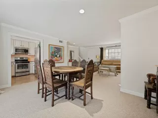 Photo #4: 21276345 Listing