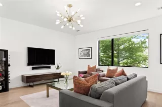 Photo #5: 21276408 Listing 