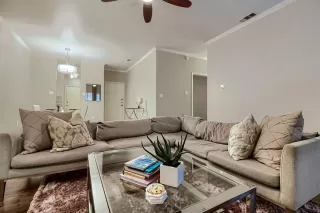 Photo #4: 21277178 Listing