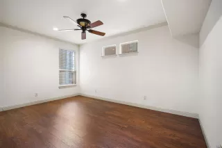 Photo #6: 21277828 Listing