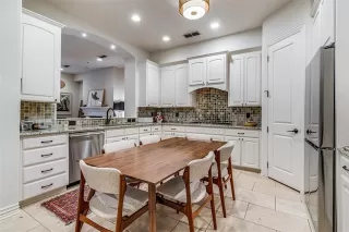 Photo #5: 21278273 Listing