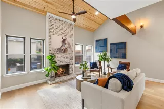 Photo #2: 21279483 Listing