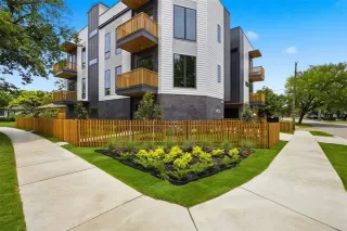 Photo #2: 21279685 Listing