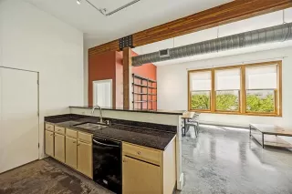 Photo #5: 21280199 Listing