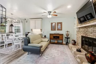Photo #6: 21280511 Listing