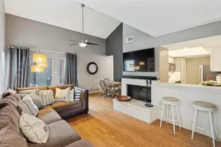Photo #4: 21281257 Listing