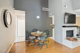 Photo #5: 21281257 Listing