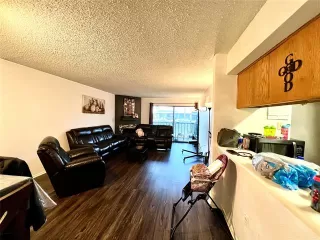 Photo #5: 21281382 Listing
