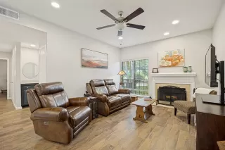 Photo #4: 21281779 Listing