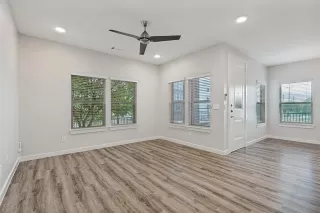 Photo #5: 21281891 Listing