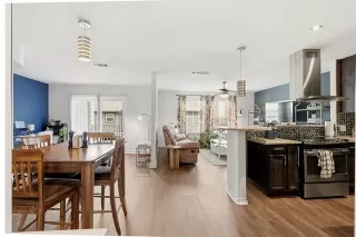 Photo #4: 21282106 Listing