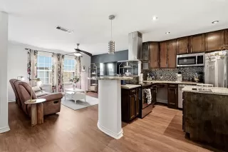 Photo #5: 21282106 Listing
