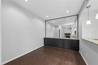 Photo #5: 21282179 Listing