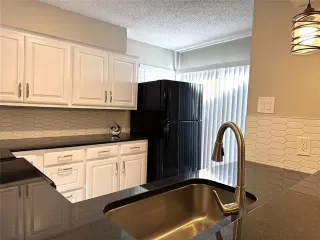 Photo #5: 21282445 Listing 