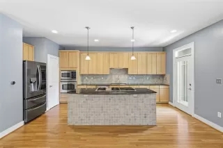 Photo #6: 21282504 Listing 