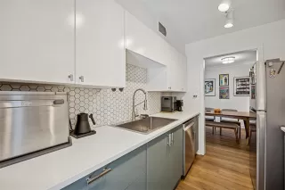 Photo #5: 21282614 Listing