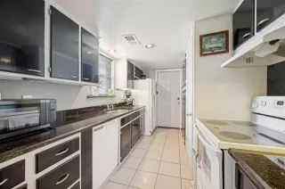 Photo #4: 21282978 Listing