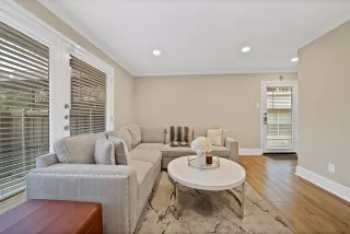 Photo #5: 21283039 Listing 