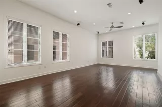 Photo #5: 21283449 Listing