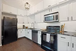 Photo #6: 21284023 Listing