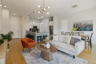 Photo #5: 21284168 Listing