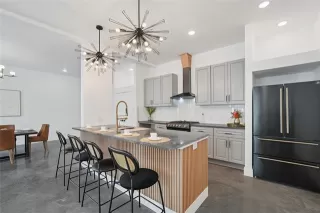 Photo #2: 21284262 Listing