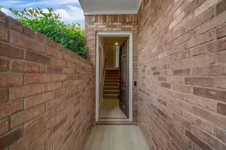 Photo #3: 21284590 Listing
