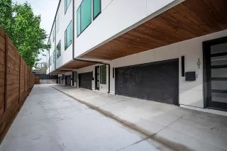 Photo #5: 21285000 Listing