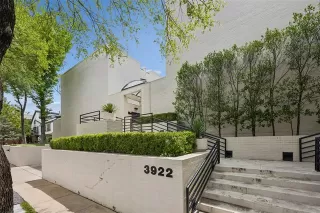 Browse active condo listings in TRAVIS STREET