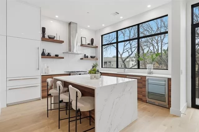 MLS: 21285905 Condo For Sale