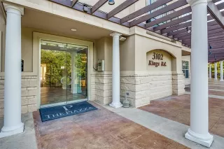 Photo #2: 21287564 Listing