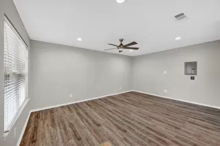 Photo #5: 21288078 Listing