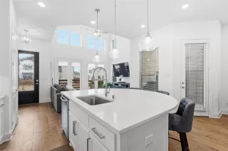 Photo #5: 21288079 Listing