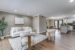 Photo #5: 21289039 Listing