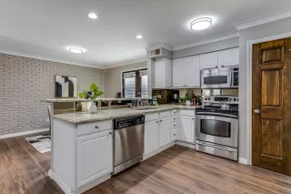 Photo #6: 21289039 Listing
