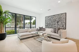 Photo #6: 21289137 Listing