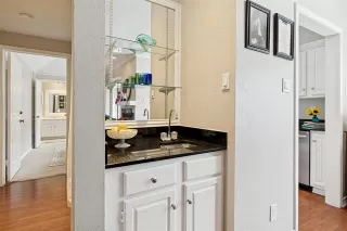 Photo #4: 21289144 Listing