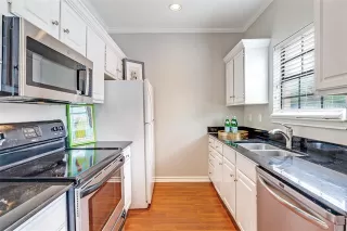 Photo #5: 21289144 Listing