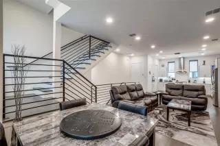 Photo #2: 21289469 Listing