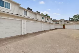 Photo #6: 21289979 Listing