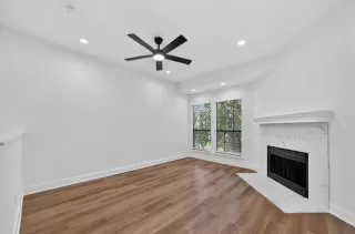 Photo #6: 21290191 Listing