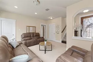 Photo #5: 21290507 Listing