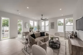 Photo #5: 21291860 Listing