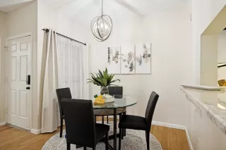 Photo #6: 21291918 Listing