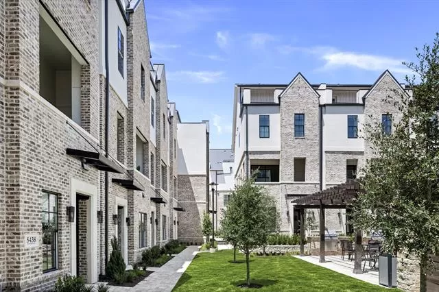 MLS: 21292968 Condo For Sale