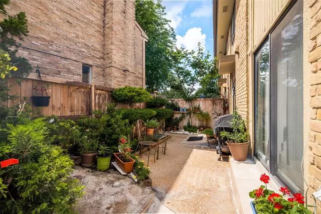 MLS: 21292991 Condo For Sale