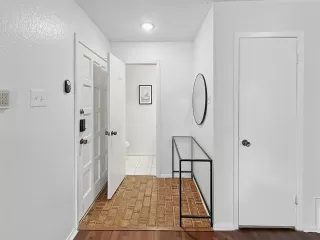 Photo #5: 21293015 Listing