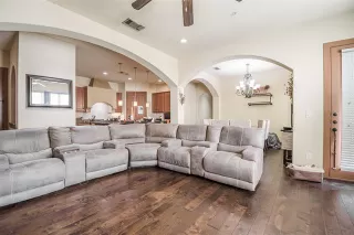 Photo #5: 21293480 Listing