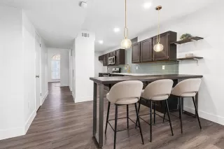 Photo #4: 21294256 Listing